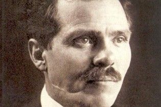 В Нікополі відкрили пам'ятник батьку Махну