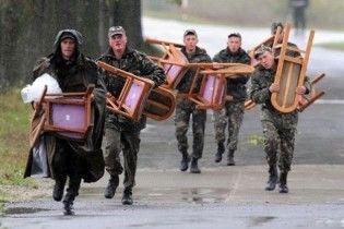Ющенко подякував військовим за те, що терпляче переносять кризу