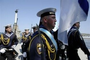 Янукович дозволив ЧФ РФ залишитись в Криму ще на 25 років