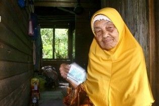 107-річна жінка розпочала пошуки 23-го чоловіка