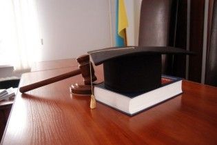 Допомогу юристів в Україні зроблять безкоштовною