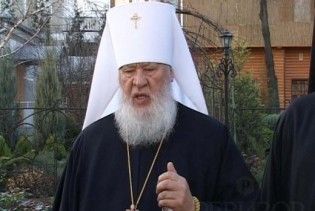 Журналісти хочуть знати, чому священики молитвами бажають їм зла