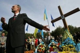 У Бабиному Яру відновили хрест розстріляним ОУНівцям