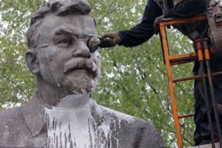 У Києві демонтували пам'ятник ініціатору Голодомору