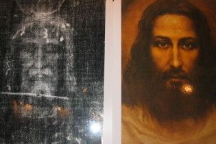Дослідниця прочитала невидимі написи на Туринській плащаниці