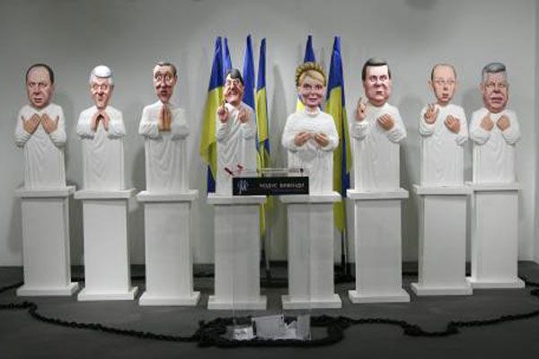 Скульптури політиків