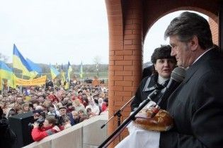 Ющенко подав документи до ЦВК на реєстрацію його кандидатом у президенти