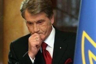 Ющенко прилетів до Львова боротися з епідемією