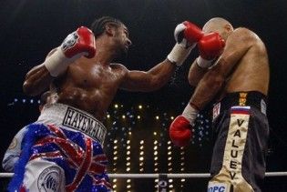 Хей переміг Валуєва і став новим чемпіоном світу