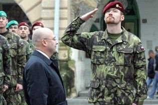 Двох офіцерів НАТО звільнили з армії за використання нацистської символіки