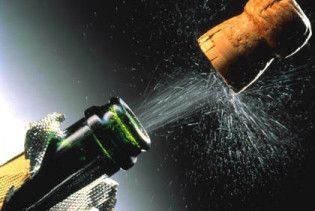 Україні можуть заборонити продавати шампанське і коньяк