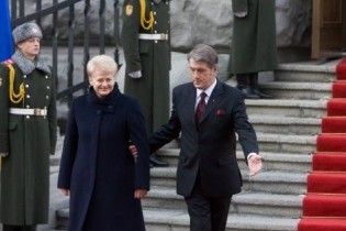 Ющенко порадиться з президентом Литви, як подолати економічну кризу