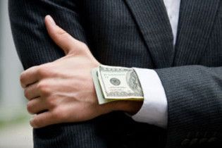 За виплату зарплати в конвертах пропонують саджати на п’ять років