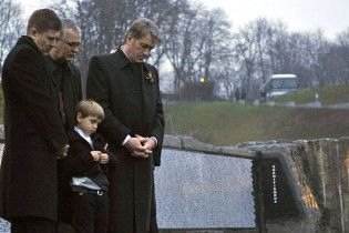 Ющенко зобов’язав іноземних лідерів вшановувати пам'ять жертв Голодомору