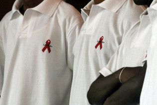 Україна дозволила іноземцям не надавати довідку про СНІД при отриманні візи