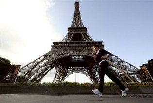 На Ейфелевій вежі поліція не знайшла бомби