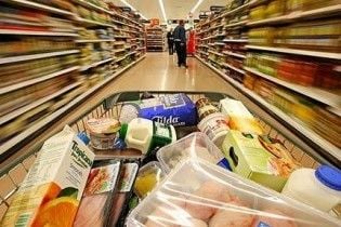 Покупці у супермаркеті побилися палками ковбаси за візочок
