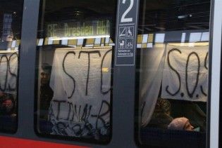 Польська поліція звільнила захоплений біженцями потяг