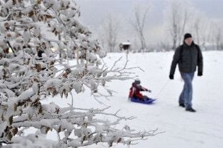 На південь Європи обрушилися сильні снігопади: є жертви