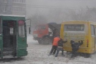 Між Одесою та Іллічевськом у 6-кілометровому заторі замерзають люди