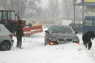 Київських водіїв просять утриматися від поїздок у зв'язку з снігопадом
