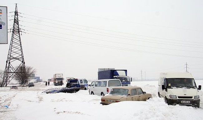 Снігові замети на трасі