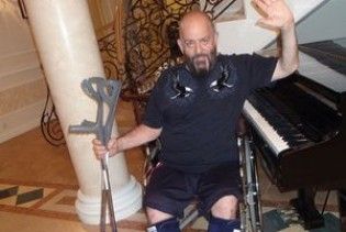 Михайло Шуфутинський зламав обидві ноги