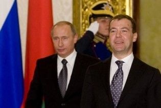 Мєдвєдєв відмовився конкурувати з Путіним на виборах-2012