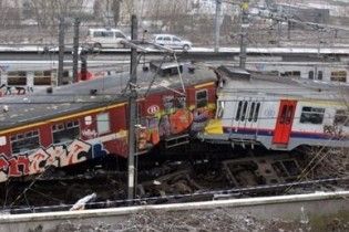 В лобовому зіткненні потягів у Бельгії один з машиністів дивом вижив