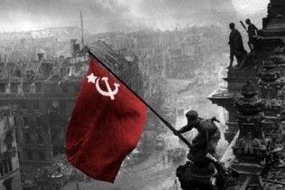 Суд відмовився відібрати звання Героя України в радянського офіцера