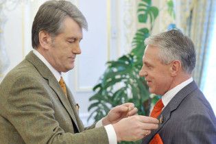 Ющенко присвоїв звання Героя України нардепу, який "засвітився" у справі педофілів