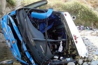 Жертвами лобового зіткнення автобусів у Перу стали 38 людей