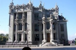У Києві почав розвалюватися Будинок з химерами