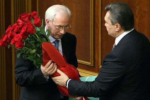 Віктор Янукович, Микола Азаров