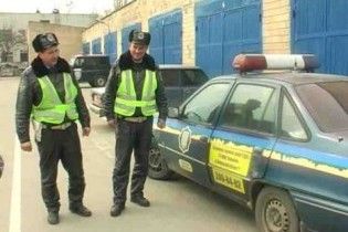 На Київщині даішники відстрілювались від бізнесмена, який протаранив їм авто