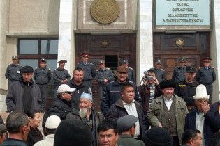 У Киргизії введено надзвичайний стан