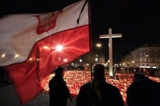 У Польщі продовжили жалобу за загиблими в авіакатастрофі під Смоленськом