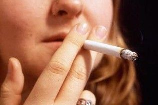 Депутати хочуть заборонити українцям курити вдома