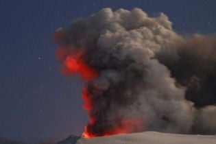 В Італії через хмару вулканічного попелу закрито повітряний простір