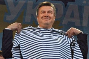 У Львові Януковичу подарували тільник