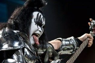 Джин Сіммонс запросив Lady GaGa у Kiss