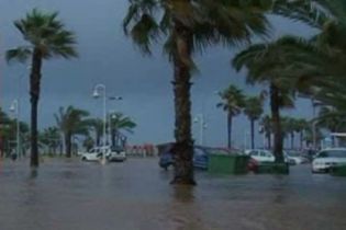 Іспанський анклав Меліллау відрізало водою від світу (відео)