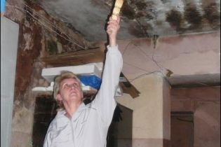 Панельні багатоповерхівки Івано-Франківська “з’їдає” грибок (відео)