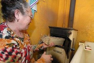 Українці міняють газове опалення на печі