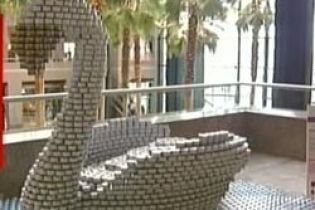 В Нью-Йорку створюють скульптури з консервних банок (відео)