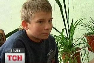 Кіровоградського сироту усією школою рятують від притулку