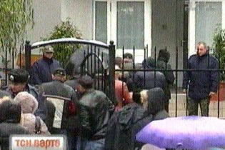 Візи на чорному ринку: дорого, але без черг і довідок