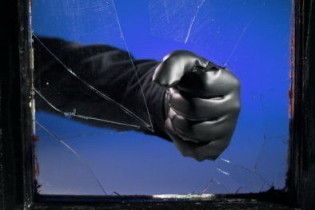На Львівщині обкрадають самотніх пенсіонерок
