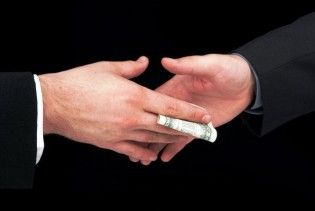Аферисти з київського банку відбирають квартири у позичальників