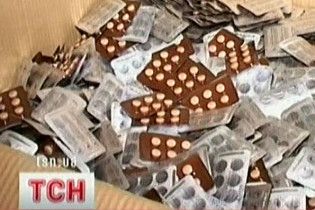 На Донеччині підпільно виготовляли таблетки в антисанітарних умовах